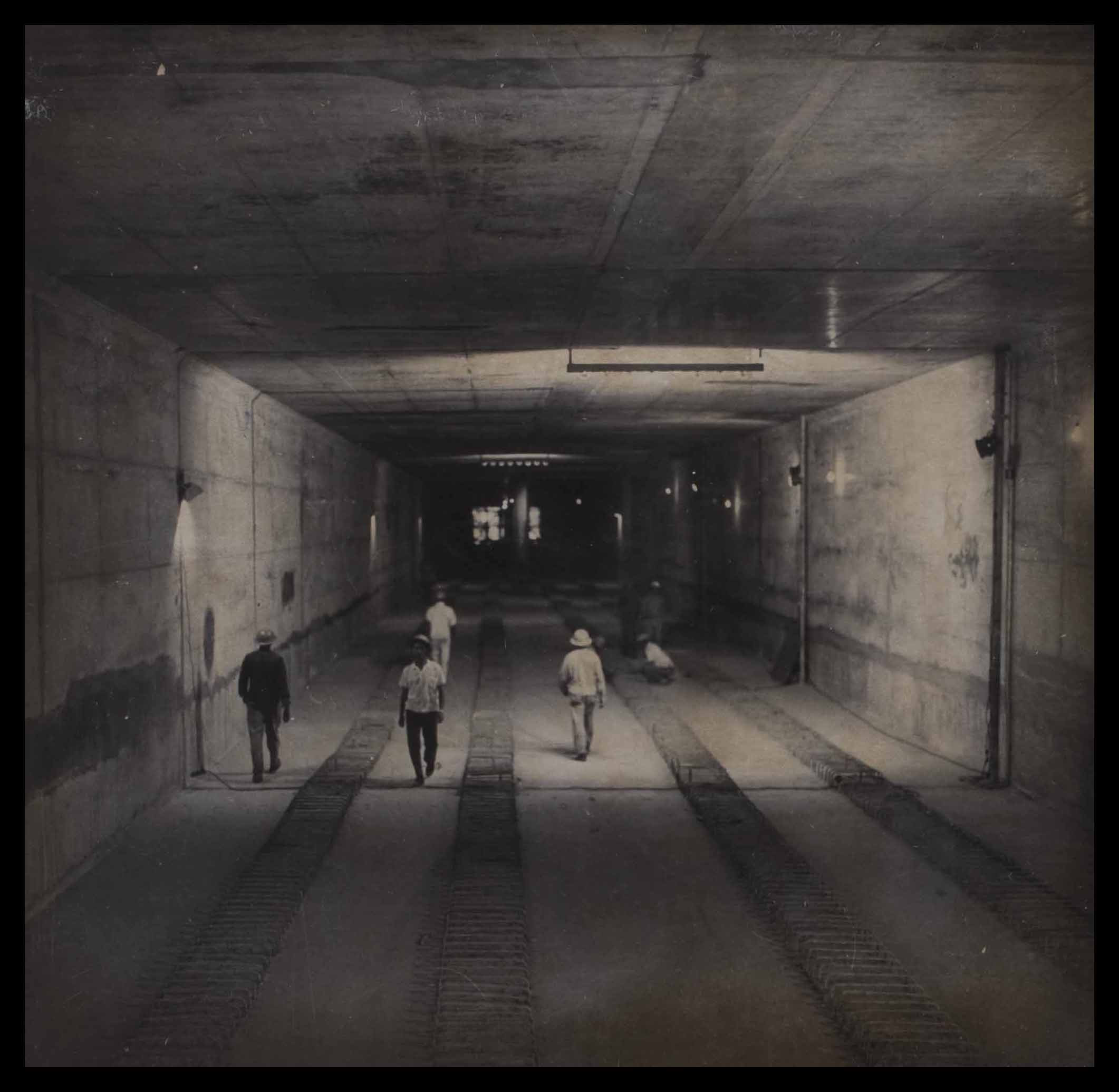 E O NOSSO METRÔ, COMO VAI? Na foto, o túnel do metrô paulistano.<br />DN 13/1/1971.