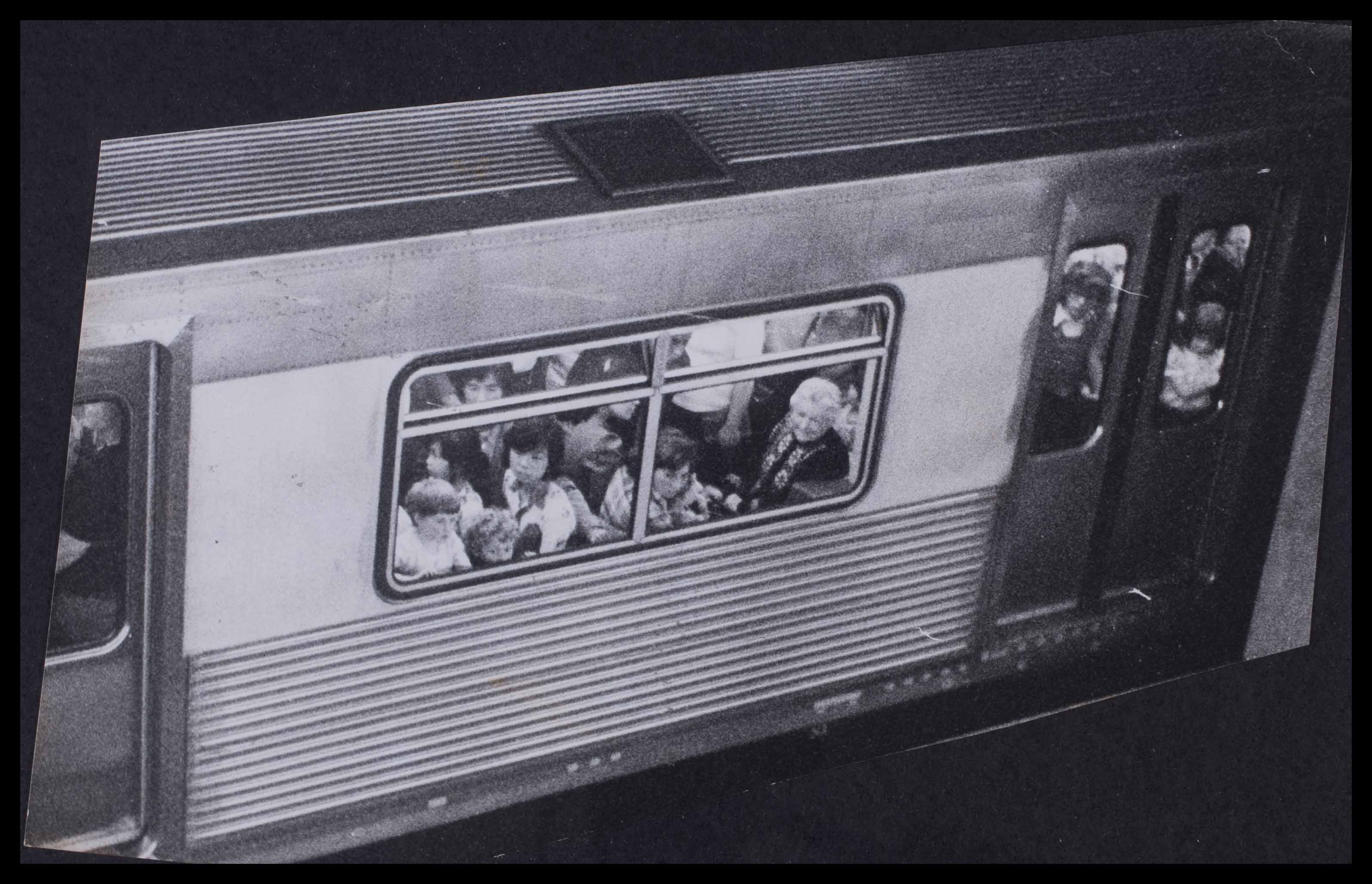 Quatro carros e 19 viagens foram suficientes para atender à imprensa, em sua viagem-teste.<br />DSP 17/3/1974.