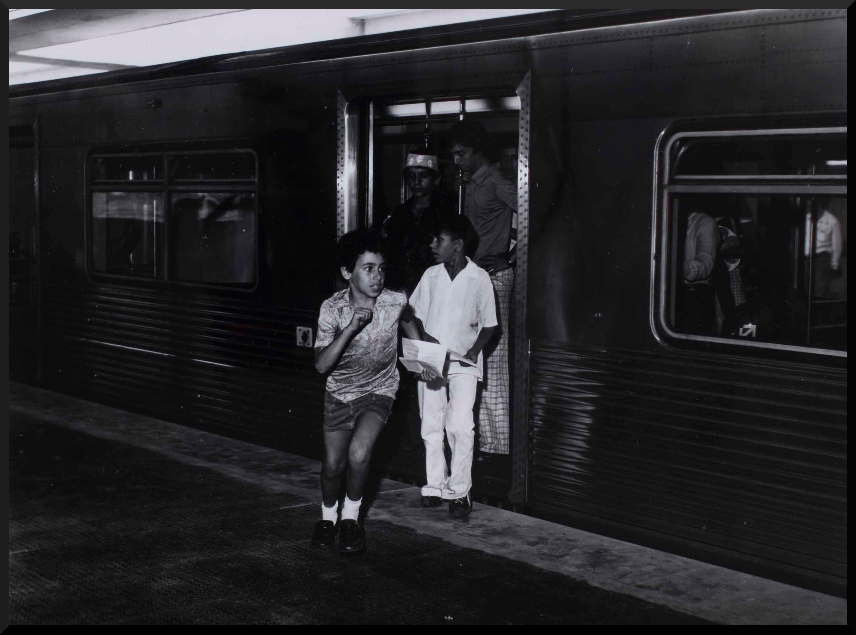 Flagrante colhido na Estação Jabaquara.<br />8/10/1975.