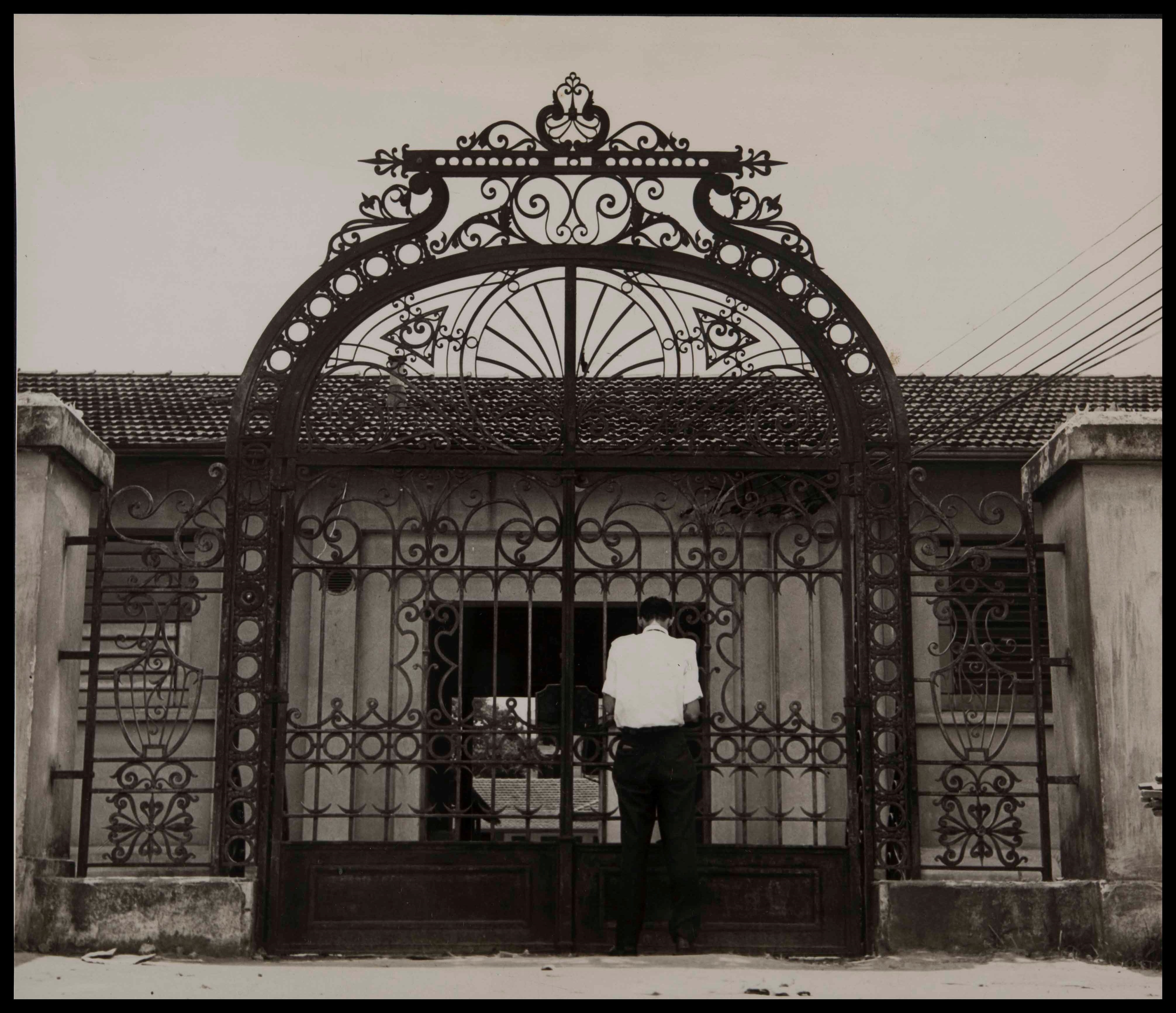 Um velho portão do Bairro da Luz – Av. Tiradentes. DSP, 18/1/1958.