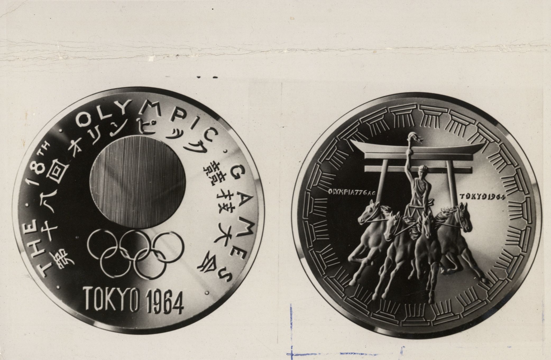 MEDALHAS OLÍMPICAS - MILÃO, Itália - A empresa Nunismatica Italiana confeccionou essas medalhas olímpicas para os 18o Jogos Olímpicos de Tóquio, este ano, vendo-se o verso e o reverso.(...)