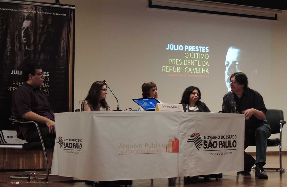 Seminário sobre arquivos privados realizado em 05.04.2016. A partir da esquerda: Renan Castro, Edilene Toledo, Silvana Goulart, Márcia Aragão e Rodrigo Garcia
