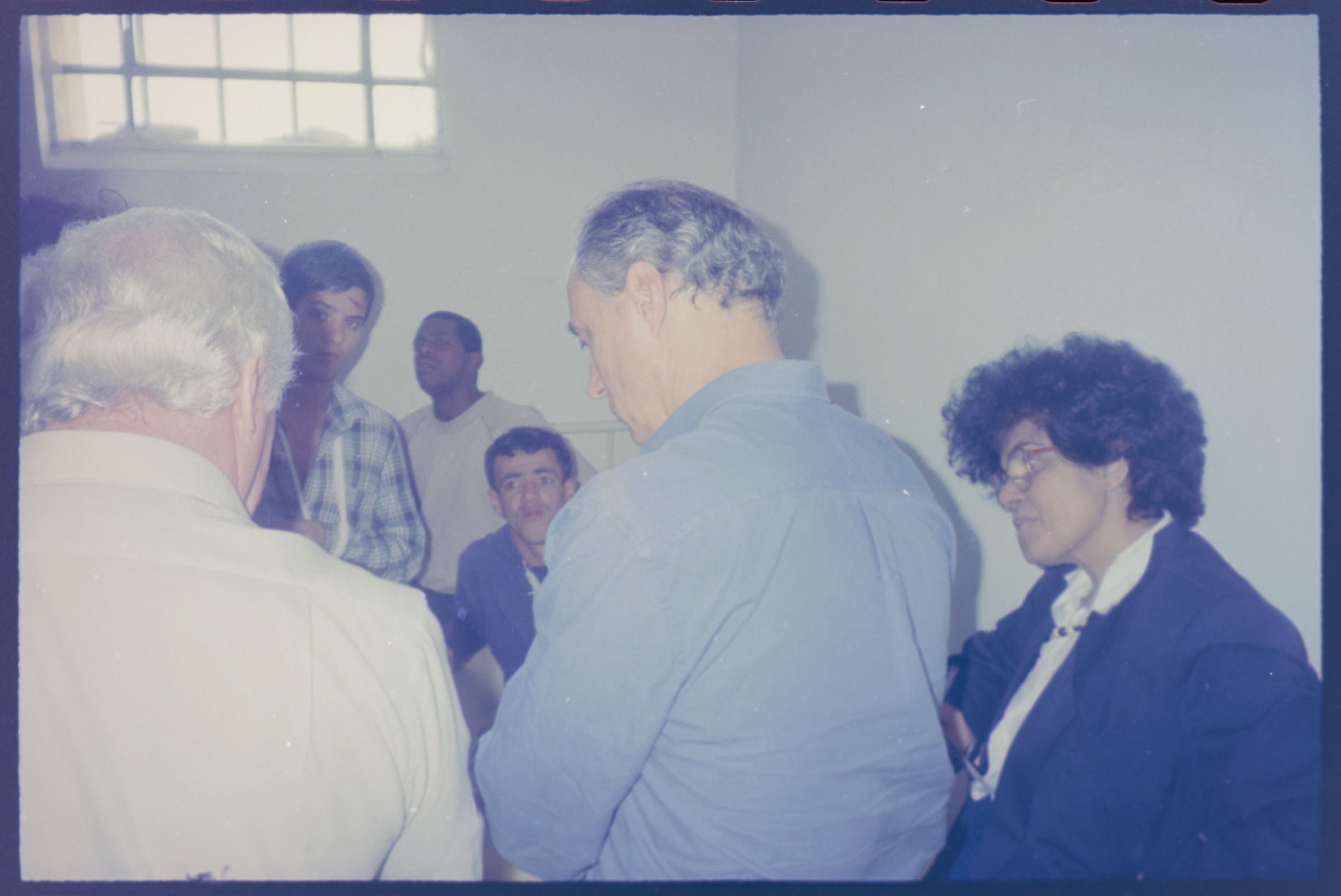 Membros da CTV em encontro com presos na cela – Foto/Fundo CTV/APESP