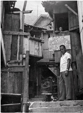 Anthony Leeds (1925-1989). Rio de Janeiro – Catacumba – Lagoa. 5 casas; propaganda da Associação – Placa: SOMAC: obras a cargo da Associação de Moradores e Amigos da Catacumba – 1962. Fundação Oswaldo Cruz. Casa de Oswaldo Cruz. Anthony Leeds (1925-1989). Rio de Janeiro – Catacumba – Lagoa. 5 casas; propaganda da Associação – Placa: SOMAC: obras a cargo da Associação de Moradores e Amigos da Catacumba – 1962. Fundação Oswaldo Cruz. Casa de Oswaldo Cruz.