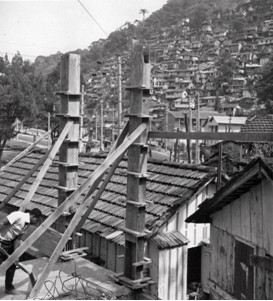 Anthony Leeds (1925-1989). Rio de Janeiro – Catacumba – Lagoa. 1965. Fundação Oswaldo Cruz. Casa de Oswaldo Cruz. Anthony Leeds (1925-1989). Rio de Janeiro – Catacumba – Lagoa. 1965. Fundação Oswaldo Cruz. Casa de Oswaldo Cruz.