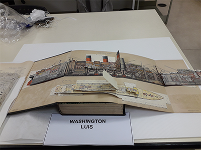Livro pertinente ao Fundo Washington Luís, com maquete de papel de navio