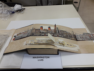 Livro pertinente ao Fundo Washington Luís, com maquete de papel de navio Livro pertinente ao Fundo Washington Luís, com maquete de papel de navio